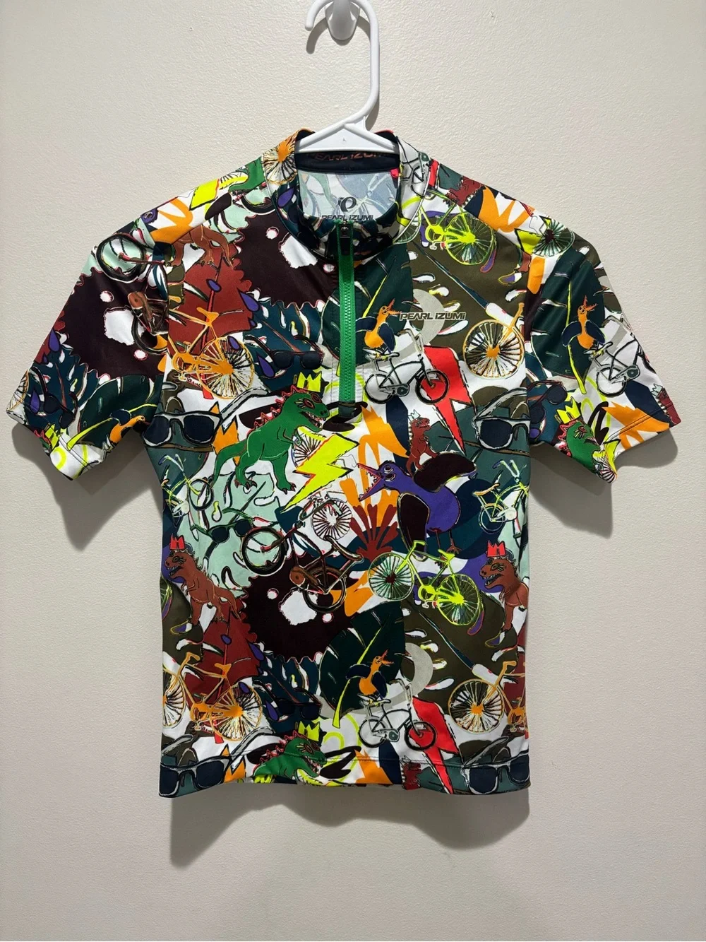 Pearl Izumi Junior Quest Jersey in Graffiti Biking Cycling Dinosaur Youth M